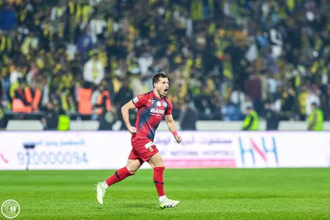 الدوري السعودي.. قطار الشباب يواصل الصعود.. وعودة طارق حامد في هزيمة ضمك